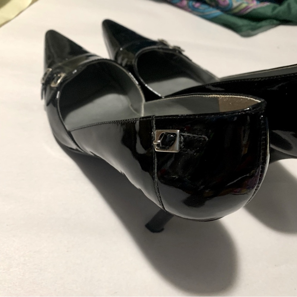 BCBG PARIS, size 8 BLK PATENTED PUMP